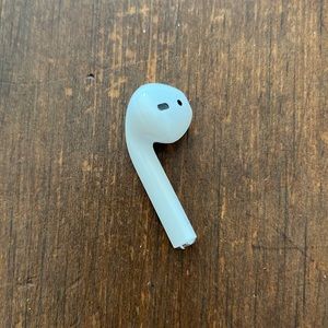 APPLE AIRPOD 2nd gen LEFT ONLY.